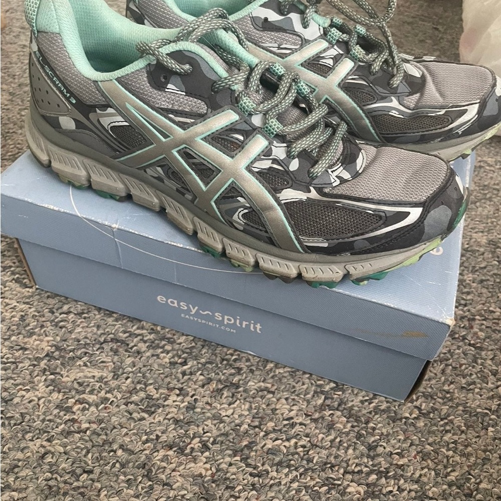 ASICS - Picture 7 of 12